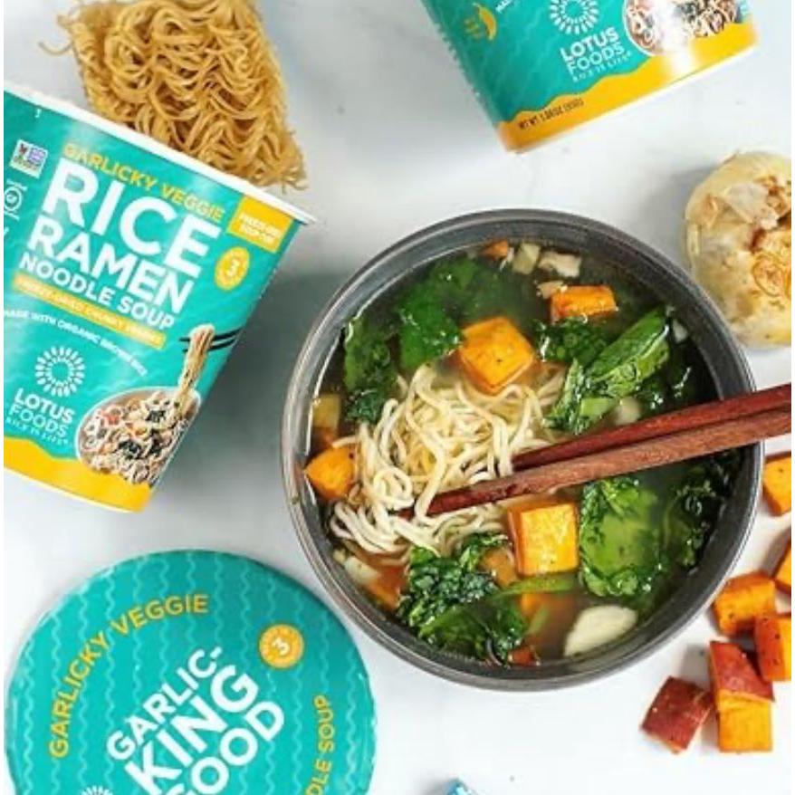 حساء رامين الأرز بالخضار والثوم من لوتس فودز، كوب 55 جم